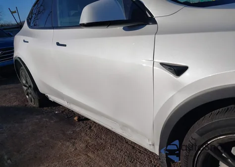 2024 Tesla Model Y Long Range Dual Motor All-Wheel Drive из США, поврежденный, VIN 7SAYGDEE6RF204989